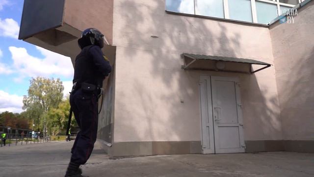 Действовать быстро: найти и задержать смотреть онлайн