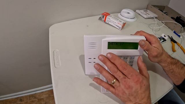 Honeywell Alarm System Will Not Stop Beeping Making Noise Keeps Beeping смотреть онлайн