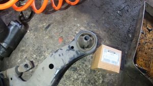 Замена задних сайлентблоков передних рычагов Toyota Camry xv50 xv55 америка, где найти сайлентблоки