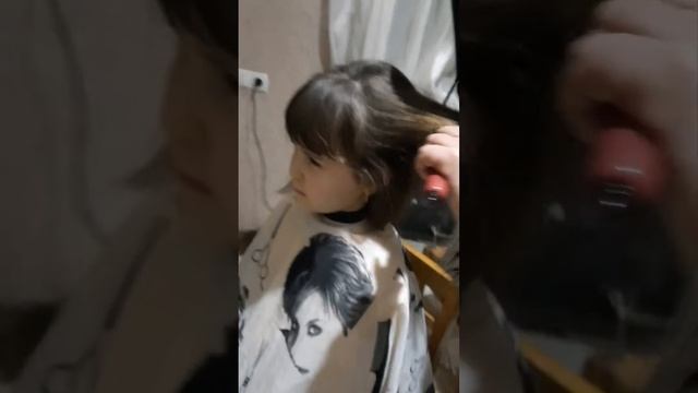 отстригиваем мои децкие золотые волосы ????? смотреть онлайн