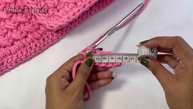 BOLSA DE CROCHÊ EM FIO DE MALHA COM PONTO RELEVO смотреть онлайн