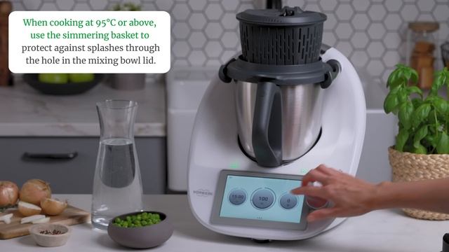 How to cover the Thermomix® TM6 mixing bowl lid when cooking manually смотреть онлайн