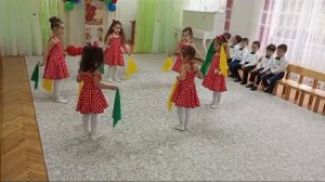 Детский танец ко Дню дошкольного работника(старшая группа)