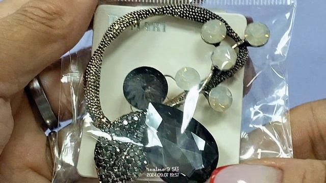 Бижутерия Корея и Xuping . Браслеты и броши . Заказ на ватсап +79083191849 . смотреть онлайн