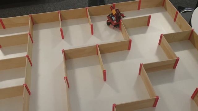 Mouse maze robot at Deakin University смотреть онлайн