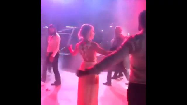 engin altan düzyatan Dancing with friends • Ertugrul ghazi dance смотреть онлайн