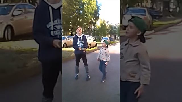 Что будет если обмотать бутылку лимонада резинками? смотреть онлайн