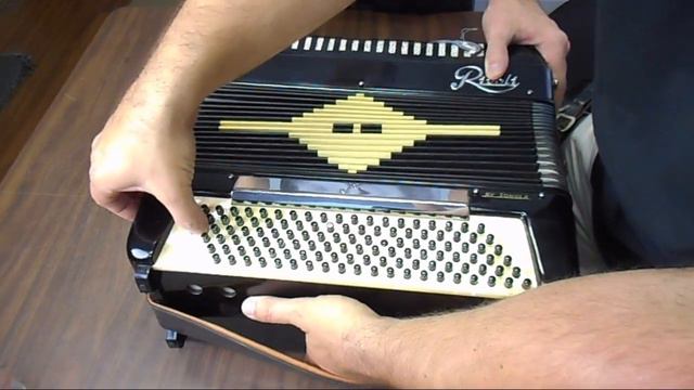 Vintage Italian Rivoli Sonola Model R.241 Accordion 120 Bass & 41 Piano Key смотреть онлайн