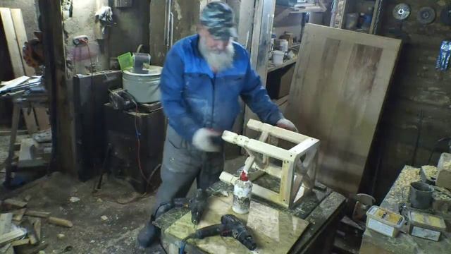 Мастер класс по изготовлению табурета. Деревянный табурет собираю своими руками в реальном времени. смотреть онлайн