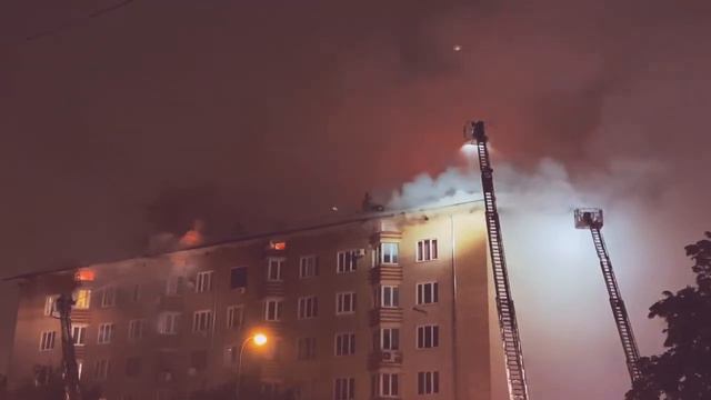 Сегодня,в ночи ,горело здание на Ленинском проспекте...Похоже горит,по всей России,все Дело Ленина! смотреть онлайн