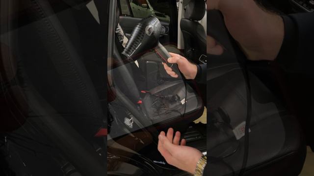 Розетка на 220В в Mercedes Benz GLC | Автомобильный инвертор смотреть онлайн