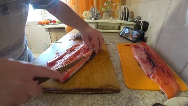 Разделываем и жарим форель.Часть2. смотреть онлайн