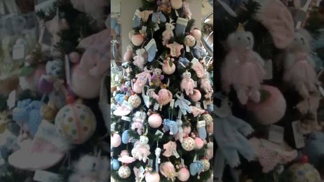 Пристенные елки - отличное решение для укарашения маленькой квартиры к Новому году смотреть онлайн