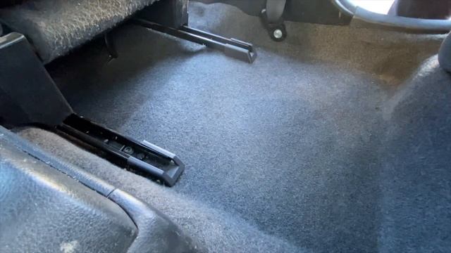 Nissan Versa: Interior detail and engine clean смотреть онлайн