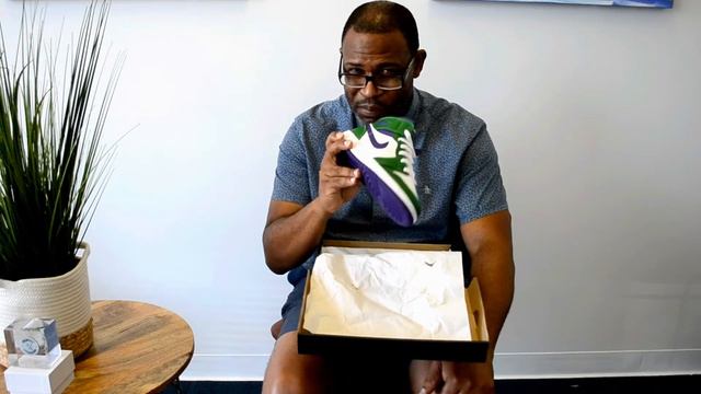 Air Jordan 1 Mid GS Aloe Verde/Court Purple-White 554725-300 смотреть онлайн