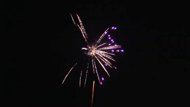 Салют Удивляет, 100 залпов смотреть онлайн