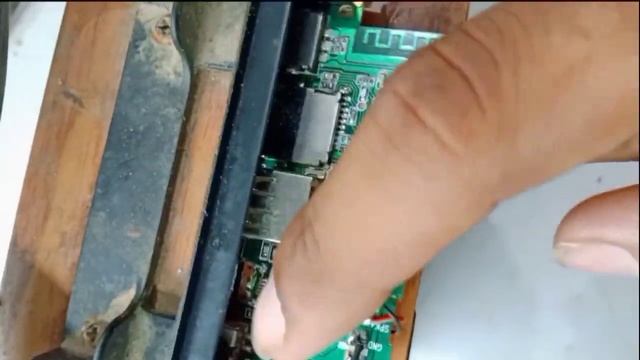 How to Repair Bluetooth MP3 Player Charging Socket смотреть онлайн