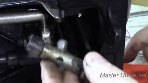 Старая швейная машина. Устраняем люфты на челночном валу. Видео № 167.