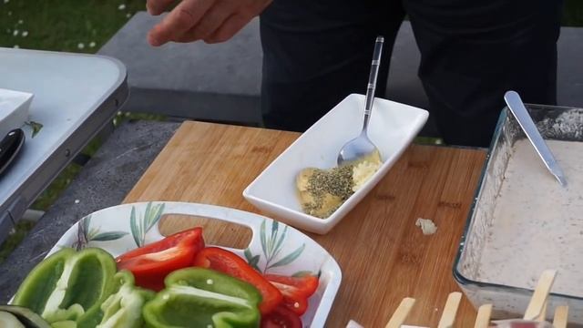 Морепродукты,завёрнутые в лук порей,с овощами на мангале.Рецепт от Жоржа смотреть онлайн