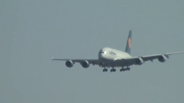 Airbus A380 First landing in Budapest Liszt Ferenc Airport.MPG смотреть онлайн