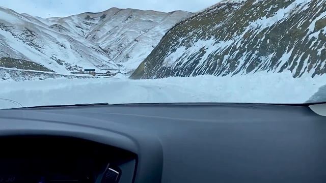 Зимняя дорога в горах Чечни смотреть онлайн