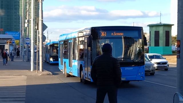 361(М.Ю-Западная-М.Беляево) прибывает на остановку "Метро Юго-Западная" смотреть онлайн