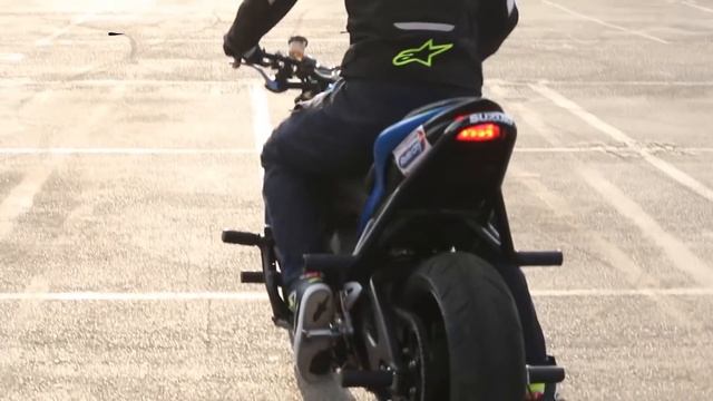 The Most Dangerous Bike Stunts Ever | Suzuki Gixxer Day | Red Bull смотреть онлайн