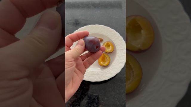 Как легко вытащить косточку из фруктов | Лайфхаки от Нечетова | nechetoff | ПОДПИШИСЬ ⬇️? #short смотреть онлайн
