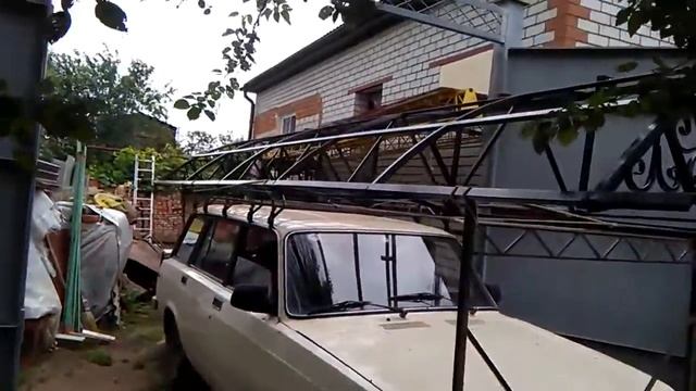 Козырёк с сотового поликарбоната над входом смотреть онлайн