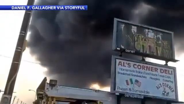'The road's falling': Drivers capture heavy flames before I-95 collapse in Philadelphia смотреть онлайн
