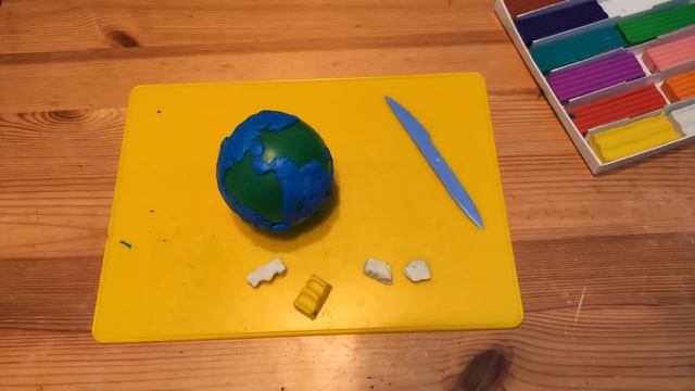 Лепим Землю из пластилина
