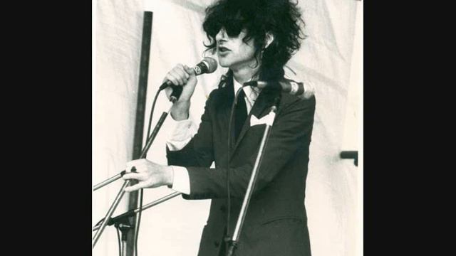 John Cooper Clarke ~ Evidently Chickentown (Glastonbury 1981)