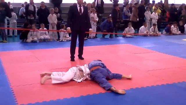 ВИДЕО ДЗЮДО. ПЕРВАЯ СХВАТКА. Г. КУЙБЫШЕВ РЕГИОНАЛЬНЫЙ ТУРНИР смотреть онлайн