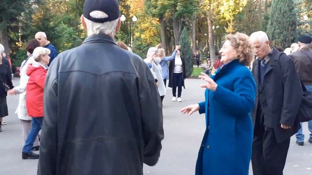 ТЫ КРЕПЧЕ МЕНЯ ЛЮБИ! ХАРЬКОВ ТАНЦЫ В ПАРКЕ ГОРЬКОГО 2021 смотреть онлайн