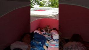 Украина, Киев, дача, возводим палатку.