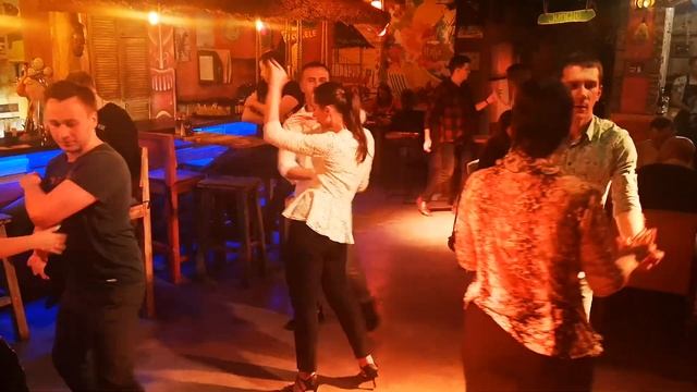 Тики-бар "НаПляже", Зыбицкая. Фатих и Базылевич Виктория - Бачата смотреть онлайн