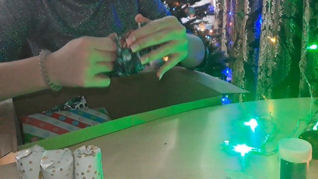 Распаковка подарка на Новый Год