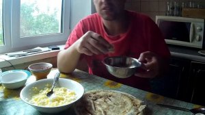 ЕДА ИЗ ДЕТСТВА (СССР)  блины с яйцами и топленым маслом)))