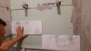 Кладу плитку в ванной первый раз. Какой для этого необходимо иметь инструмент.