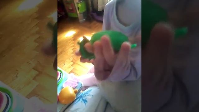 Лепим с Аней с пластилина клубнику) смотреть онлайн