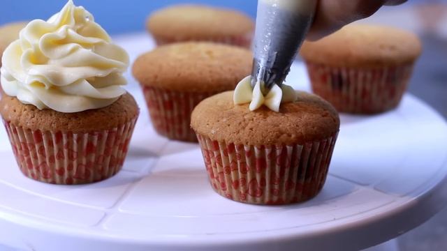 Простой рецепт очень вкусных капкейков и все секреты украшения красивых кексов смотреть онлайн