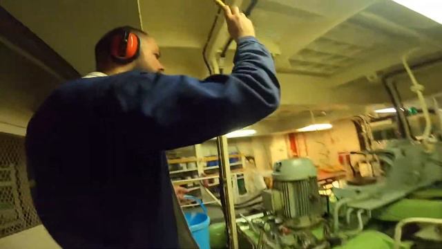 Освящение судна кадетом священником / Engine cadet priest blessed the ship / Work at sea смотреть онлайн