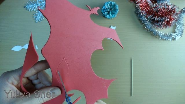 Новогодний декор. Как сделать Игрушки на ёлку своими руками из шишек . смотреть онлайн