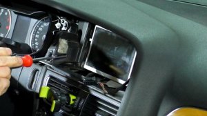 Ауди а4 б8. Снятие дисплея мультимедиа MMI/Removing the MMI multimedia display