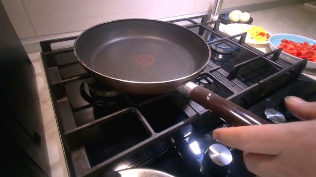 Пошаговый рецепт турецкой яичницы МЕНЕМЕН (Menemen)! #menemen #менемен #турецкаяяичница #яичница смотреть онлайн