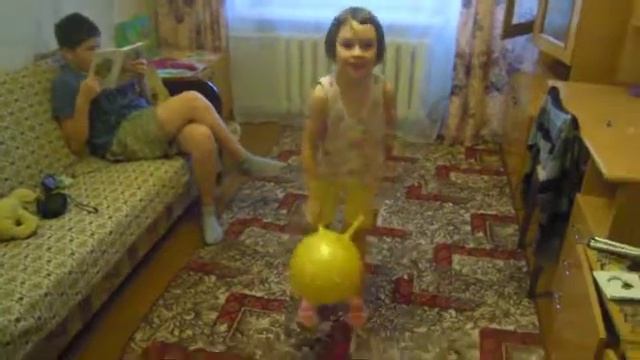Домашняя тренировка на шаре (для ребенка 6 лет) смотреть онлайн