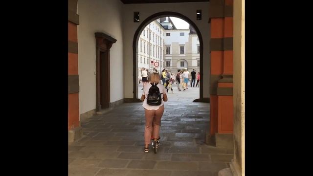 На самокатах по Вене 3 смотреть онлайн
