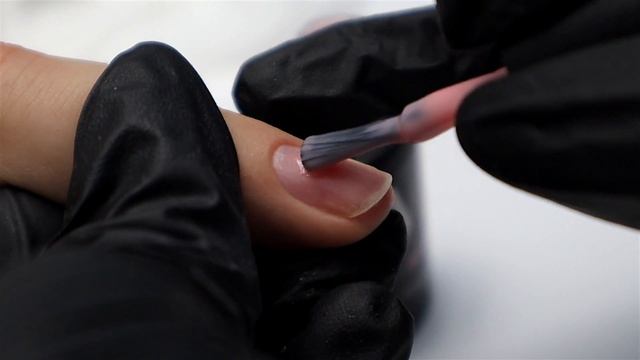 Укрепление мягких и тонких ногтей ✔️ Аппаратный маникюр и очень быстрый дизайн гель-лаками ✔️ смотреть онлайн