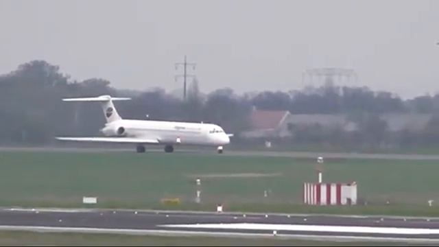 Bulgarian Air Charter / MD-82 [LZ-LDP] landing at Schoenefeld 27.04.2013 смотреть онлайн