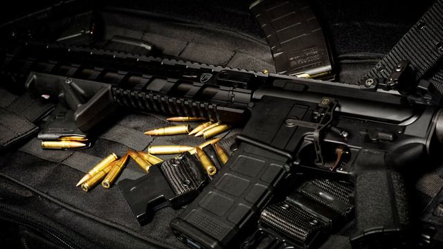 Тут патрон в патронике ежели что... (Поет девушка) смотреть онлайн
